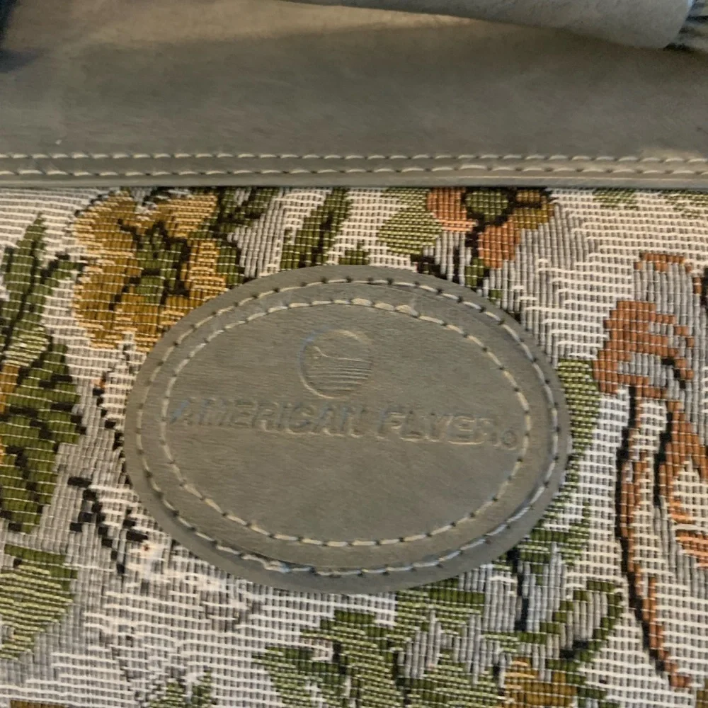 Vintage American Flayer Tapestry Handing Garment Dress Travel Luggage Bag Floral